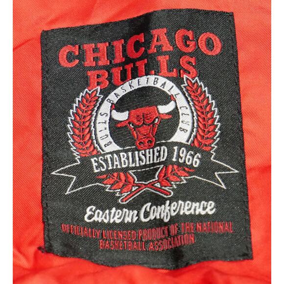 NEW CHICAGO BULLS SATIN RED NBA TEAM EMBROIDERED JACKET MSRP $125 - L - Picture 6 of 8